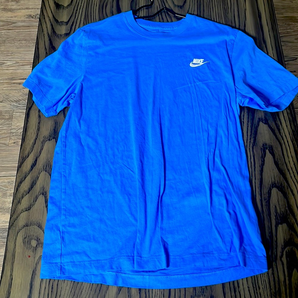 Men’s medium blue Nike tee shirt worn 1 time